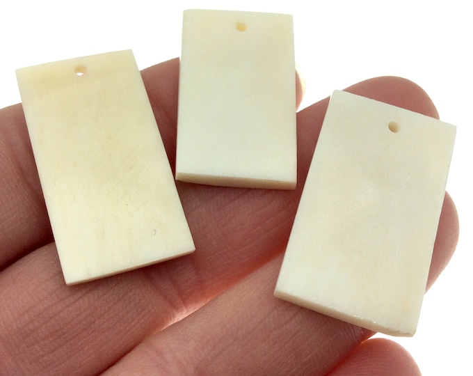 17mm x 32mm White/Off White Rectangle Shaped Lightweight Natural Ox Bone Pendant Component (Single-Drilled)