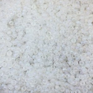 Miçangas Miyuki 11/0: Cristal fosco AB, Vidro transparente (tubo de 23 gramas)