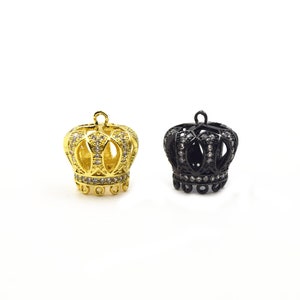 CZAPKA Z CHWOSTEM CZ | Czapka z chwostem z cyrkonii sześciennej w kształcie korony o wymiarach 15 mm x 15 mm - dostępna w kolorze złotym i metalicznym