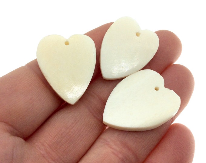 22mm x 27mm White/Off White Heart Shaped Lightweight Natural Ox Bone Pendant Component (Single-Drilled)