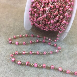 銀メッキ銅ロザリオチェーン、ファセット加工 3 mm ロンデル型メタリックピンクパイライトビーズ付き (CH092-SV) - 1 フィートのセクションで販売!