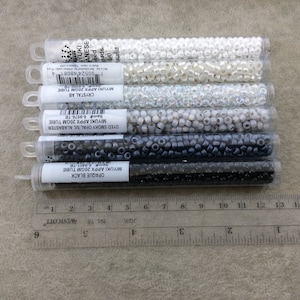 Miyuki 6/0 Rocailles – Transparent rökig ametist med glansig finish (20 grams tub) bild 3