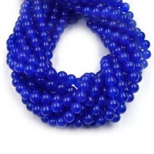 Perles de jade | Perles rondes lisses teintées, perles de pierres précieuses | Perles bleues, turquoise, vertes et blanches - Disponibles en 4 mm, 6 mm, 8 mm, 10 mm et 12 mm Cobalt Blue