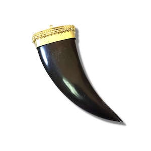 Colgante de cuerno de buey negro con enganche chapado en oro para hacer joyas