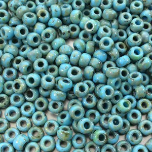 Rozmiar 6/0 Nieprzezroczyste matowe koraliki szklane Miyuki w kolorze Picasso Seafoam Green, sprzedawane w tubach po 20 gramów (ok. 200 koralików w tubie) - (6-94514)
