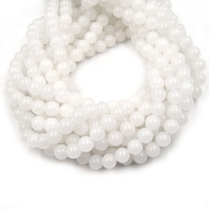 Perles de jade | Perles rondes lisses teintées, perles de pierres précieuses | Perles bleues, turquoise, vertes et blanches - Disponibles en 4 mm, 6 mm, 8 mm, 10 mm et 12 mm Cloudy White