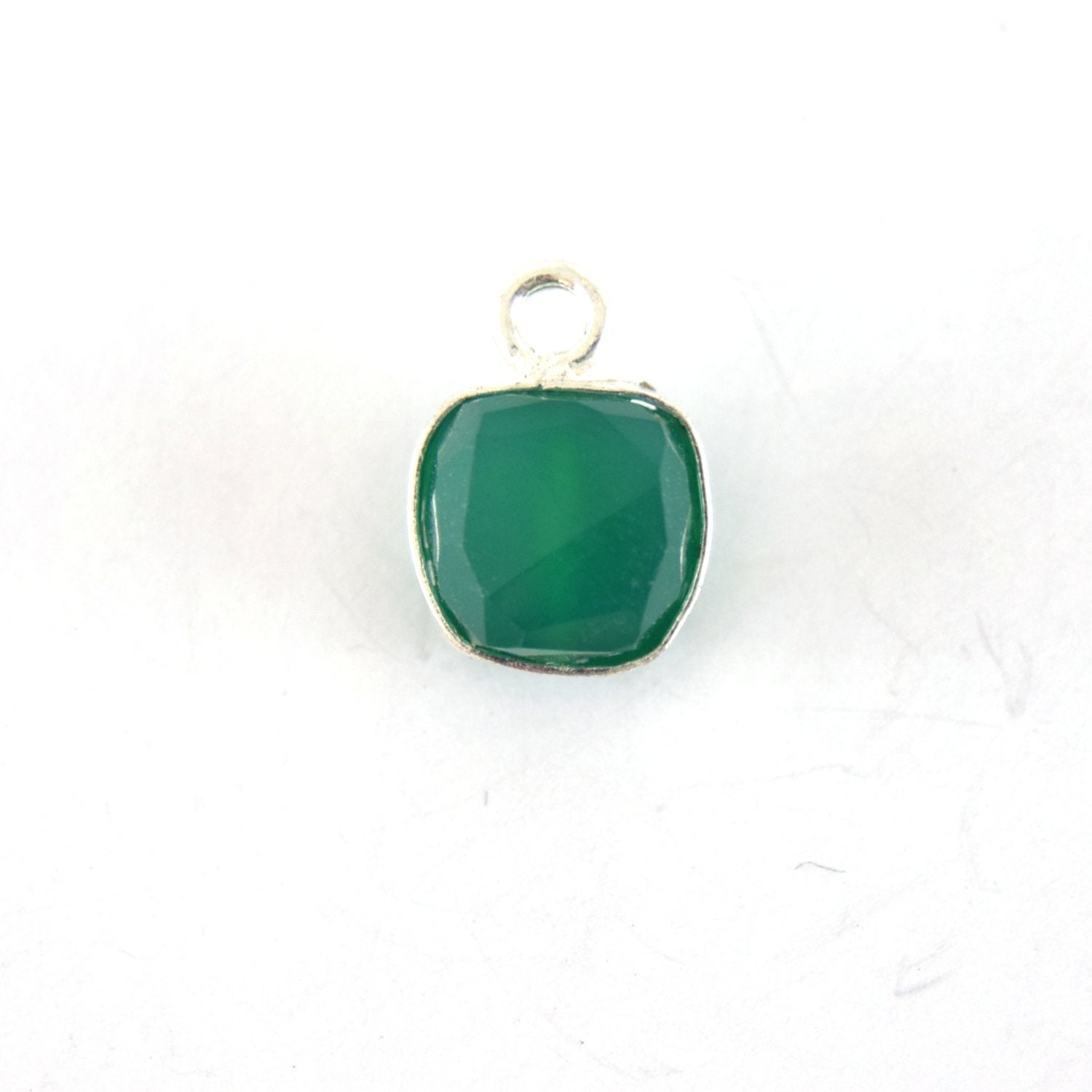 【mint +】ハンドメイド モチーフ Green Onyx Bezel | Silver Finish Faceted Cube Square Shaped