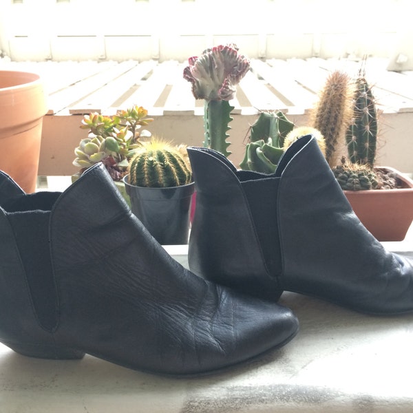 Vintage Black Leather Chelsea Ankle Boots, Women's 7