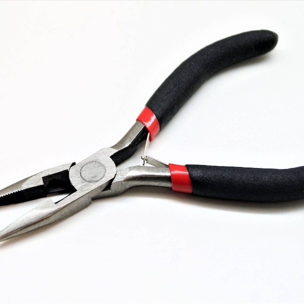 Flat-nose plier black and red 135 mm x 1