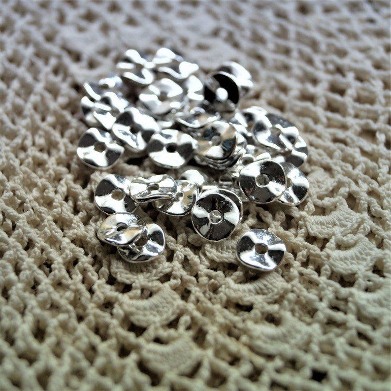 Perles chips en métal argenté ou bronze 6 mm par 10 image 5