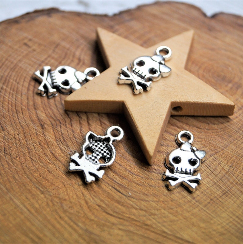 Skull charms metal 2011 mm Argent