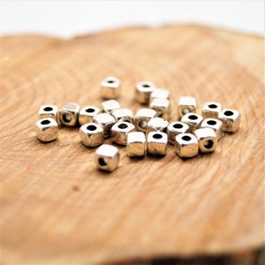Perles cubes argentés 3*3 mm