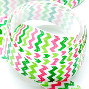 Coupon de 1m Ruban polyester chevrons jaune, rose et vert et paillettes, largeur 22 mm