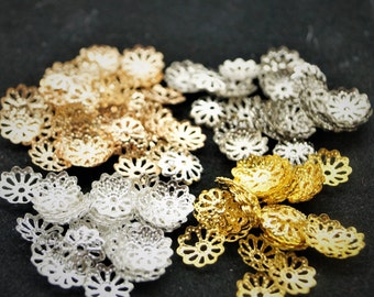 Calottes 9 mm pour perles forme fleur par lot de 100, 4 couleurs