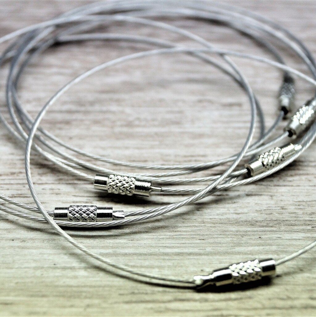 VQYSKO Bracciale A Cavo Con Iniziale Incisa A-Z - Acciaio Inossidabile - Regalo Donna E Ragazza - 18 Cm
