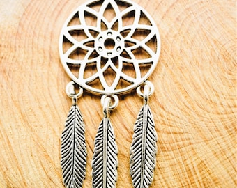 Pendentifs dreamcatchers en métal argenté  5,4 cm x 2.4 cm par 2