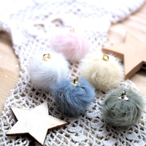 18 mm pluche pomponbalhangers (set van 2)