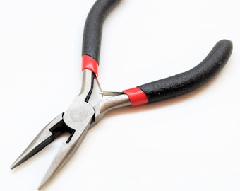 Flat-nosed unstriated pliers for jewelery making, black and red, 125 mm