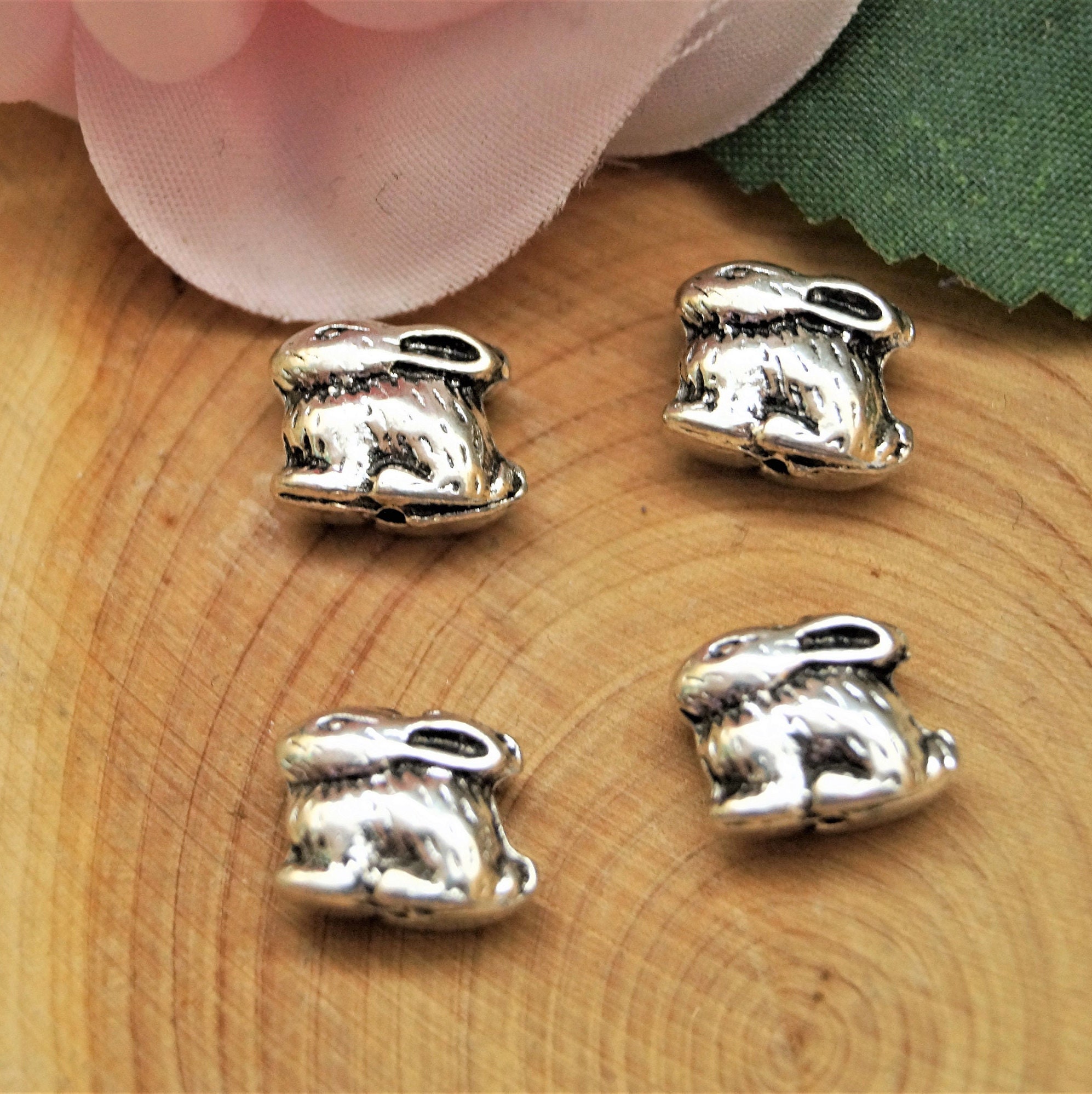 アンティークシルバーの金属製うさぎ型ビーズ 10×8mm - Etsy 日本
