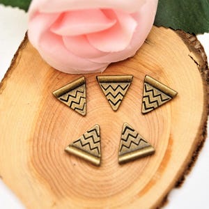 Cuentas triangulares de bronce 14*14 mm