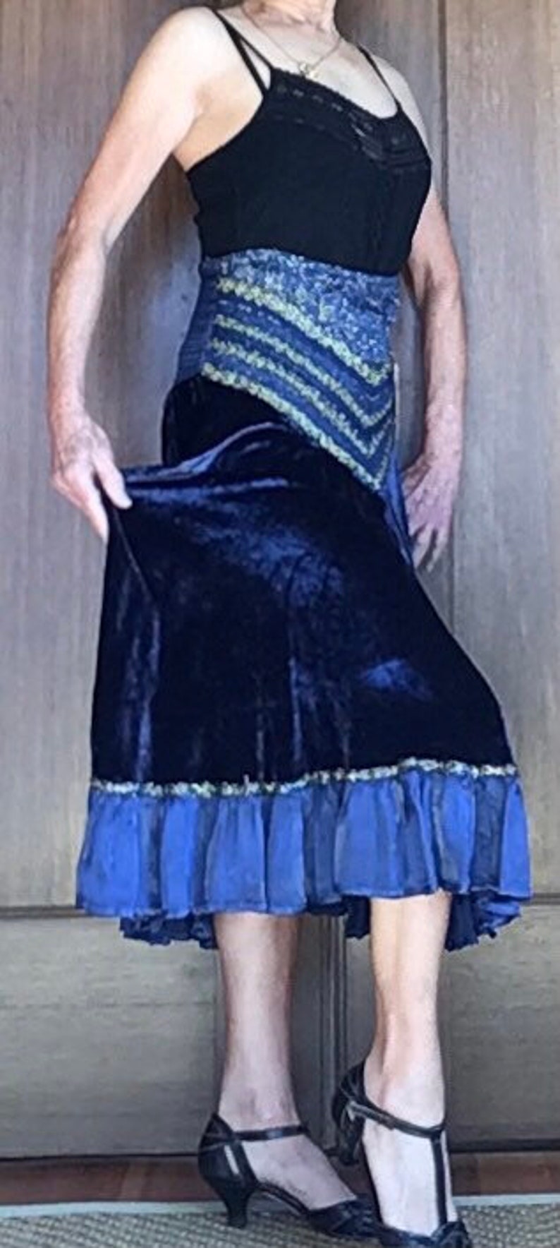 BLUE VELVET Skirt Italian vintage Renaissance style flared Sz Med Skirt Gold thread trim elastic waistband vintage 1990s Made in Italy Silk