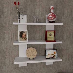 Witte melamine plank met drie wanden: hangende badkameropberger (60 x 50 cm)