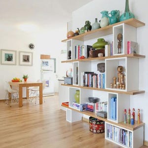Bibliothèque géométrique avec étagères modulables - Design moderne avec étagères réglables pour un rangement élégant et fonctionnel