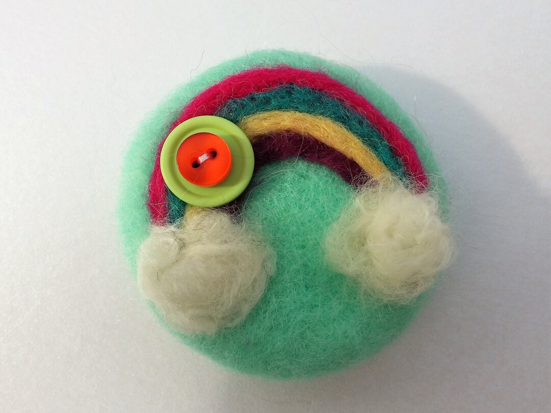 Needle felted rainbow brooch available in several colours Etsy Italia