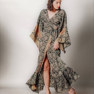 Wrap around maxi dress in floral print | Green maxi dress | Gray-purple bohemian long kaftan with bell sleeves | Deep v neck Maternity| rave