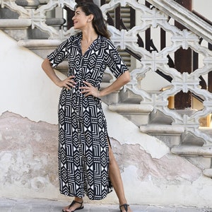Long button dress for woman | Dress with slits | Long kaftan dress | Black dress in geometric print | Loose and comfortble casual dress