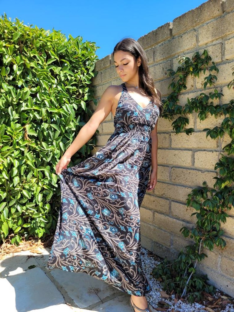 Long Boho maxi dress for woman Open back dress image 6