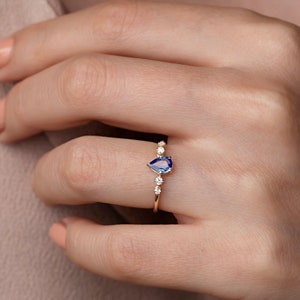 Blauer Saphir-Diamantring, natürlicher Saphir-Verlobungsring mit Seitendiamanten, Vintage-Diamant-Versprechensring im Birnenschliff aus mass