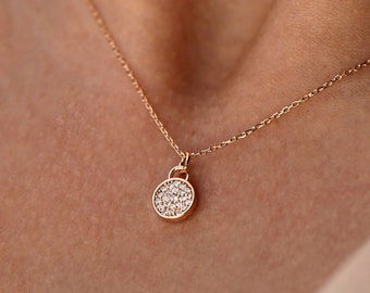 14k kleine effen diamantschijfhanger, sierlijke gelaagde ketting, minimaal gouden diamanten sieradencadeau