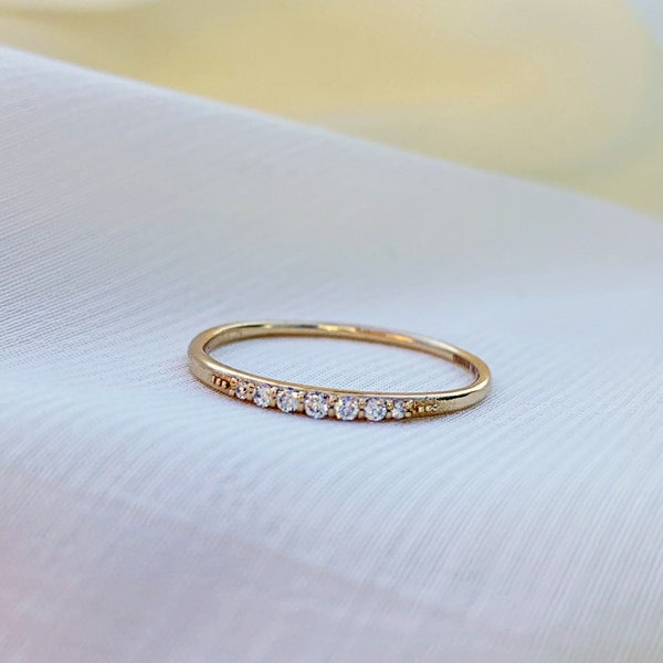 Minimalist Solid Gold Seven Diamond Ring, Dainty Gold Diamond Band, Thin Diamond Ring , Wedding Band, Engagement Ring, Dainty Stacking Ring