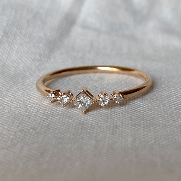 Princess Diamond Ring with 5 Diamonds, Solid Gold Five Stone Wedding Ring, Dainty Minimalist Diamond Engagement Ring, Princess Cut Diamond