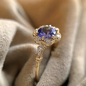 Art Deco Diamond & Tanzanite Engagement Ring in Solid Gold, Vintage Diamond Halo Ring, Tanzanite Bridal Ring, Minimal Promise Ring for Women