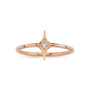 Anillo Starburst de diamantes, delicado anillo apilable de oro macizo de 14 quilates, pequeña estrella del norte