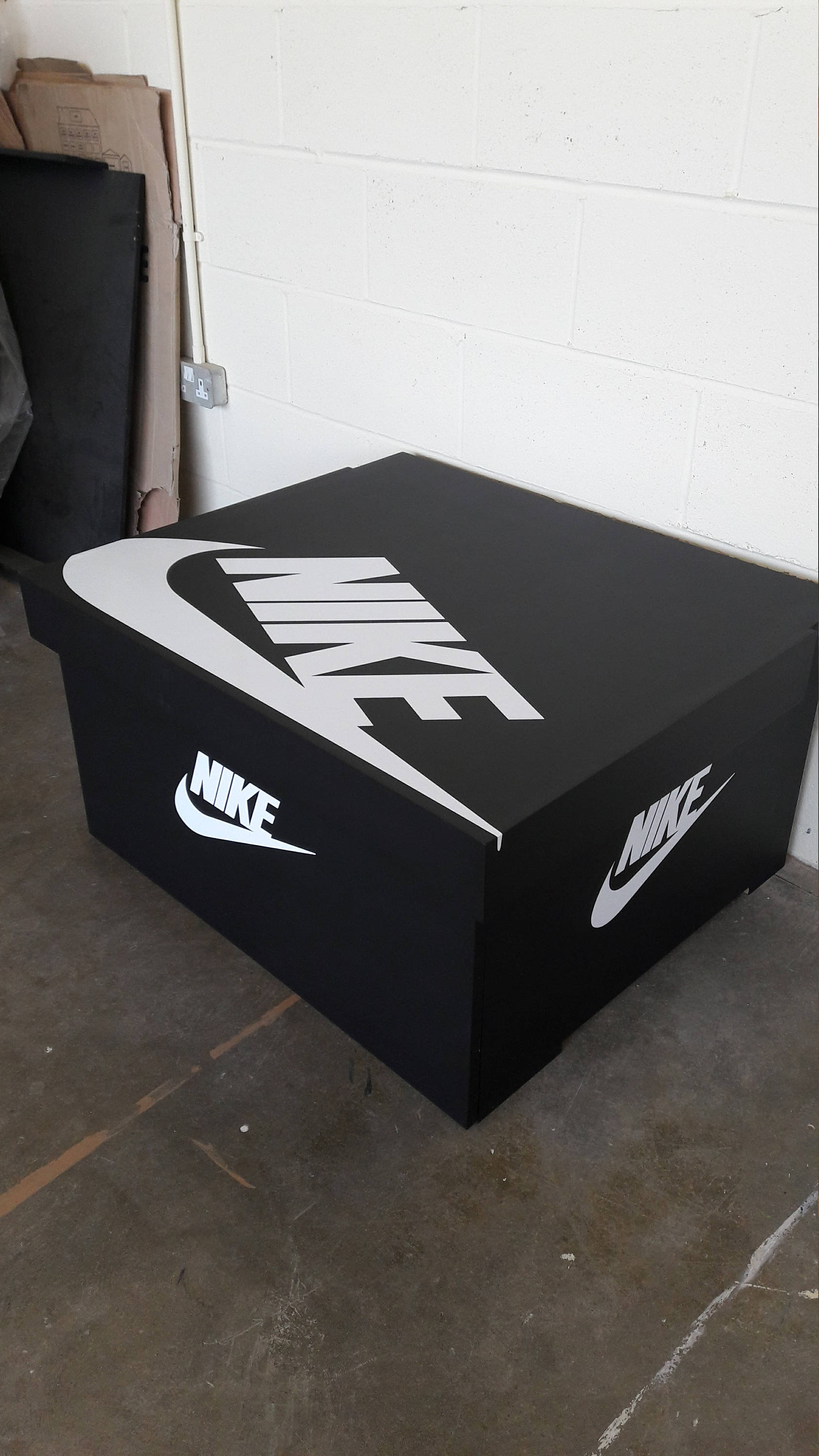 XL Nike Trainer Boîte à chaussures - détient 12no paires de baskets, cadeau pour lui, cadeau d’anniversaire, cadeau, cadeau, boîte à chaussures ... XL Nike Trainer Boîte à chaussures - détient 12no paires de baskets, cadeau pour lui, cadeau d’anniversaire, cadeau, cadeau, boîte à chaussures ...