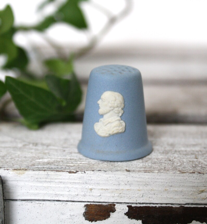 England Vintage Wedgwood Blue Jasperware Shakespeare Thimble