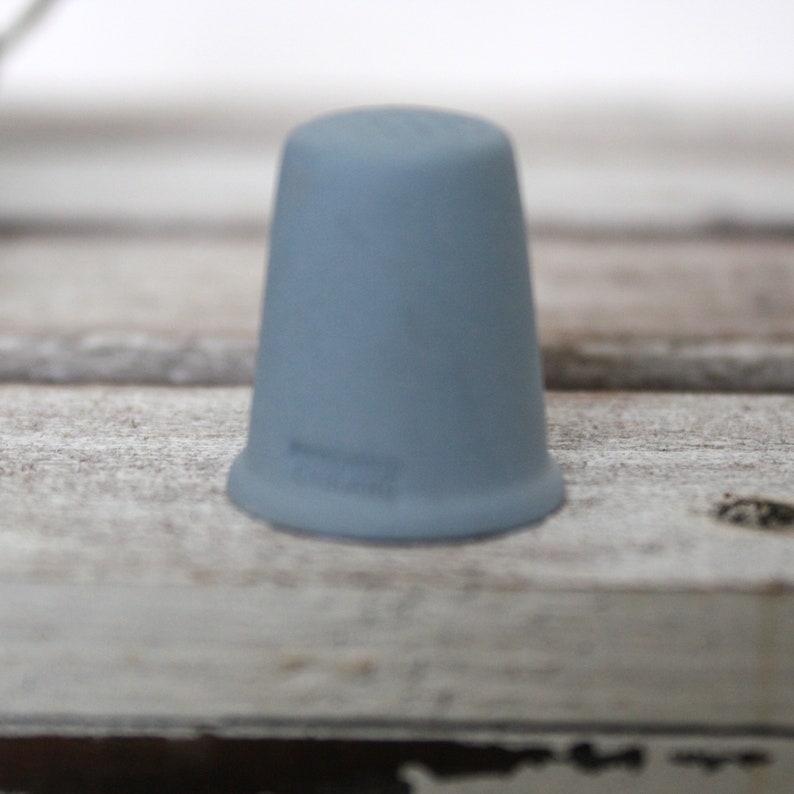 England Vintage Wedgwood Blue Jasperware Shakespeare Thimble