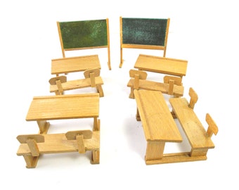 Vintage deutsche Puppenhaus Schulmöbel Set - 1950er Jahre Eiche Bänke & Bretter, Miniatur Klassenzimmer für antikes Puppenhaus