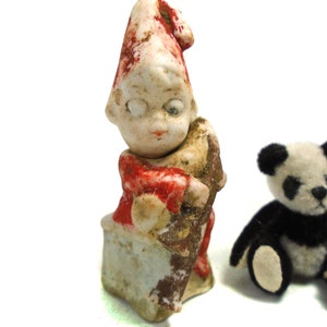 Antica bambola tedesca Nodder, gnomo musicista o elfo con testa a dondolo, bambola in miniatura con abito modellato, 7 cm / 2,7&quot; di Hertwig Co.