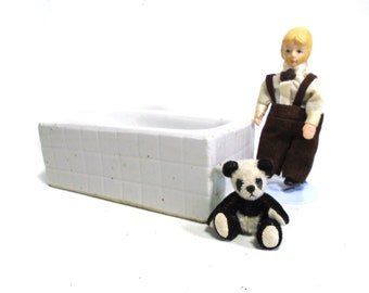 Antique German Porcelain Dollhouse Bathtub: Hertwig & Co. c1880-1915