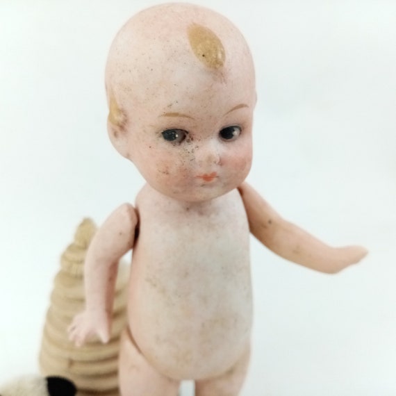 Poupée antique articulée en porcelaine - Horreur Fanatik