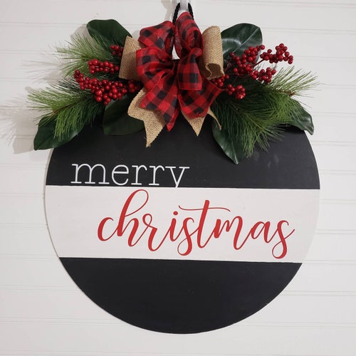 MERRY CHRISTMAS. Red and Wooden Holiday Holly Floral Farmhouse - Etsy