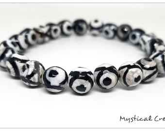 Tibetan Dzi Bead Bracelet: Black & White Agate 3 Eye Gemstone