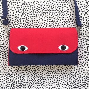 Cartera tipo acordeón con diseño de bolso de mano, cartera imprescindible, bolso cruzado, monedero hecho a mano con serigrafía, cara roja y cuerpo azul marino