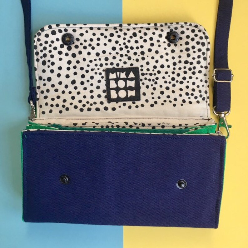 Cartera tipo acordeón Eyebag, cartera imprescindible, bolso cruzado, monedero serigrafiado hecho a mano, cara verde botella y cuerpo azul marino imagen 5