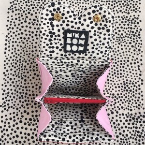 Cartera de acordeón con forma de teta, cartera pequeña tipo sobre, cartera imprescindible, monedero serigrafiado a mano, teta rosa bebé y cuerpo rojo imagen 4