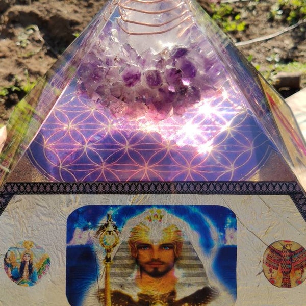 BIG SIZE 22 pounds Queops Pyramid sacred cubit Orgonite (watch short video on description) 4th crystal white ray + 7th violet amethyst ray